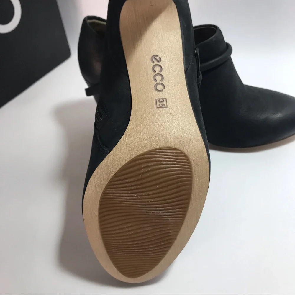 ECCO Women's Black Heeled Leather Booties Size 35 NIB - Picture 9 of 16